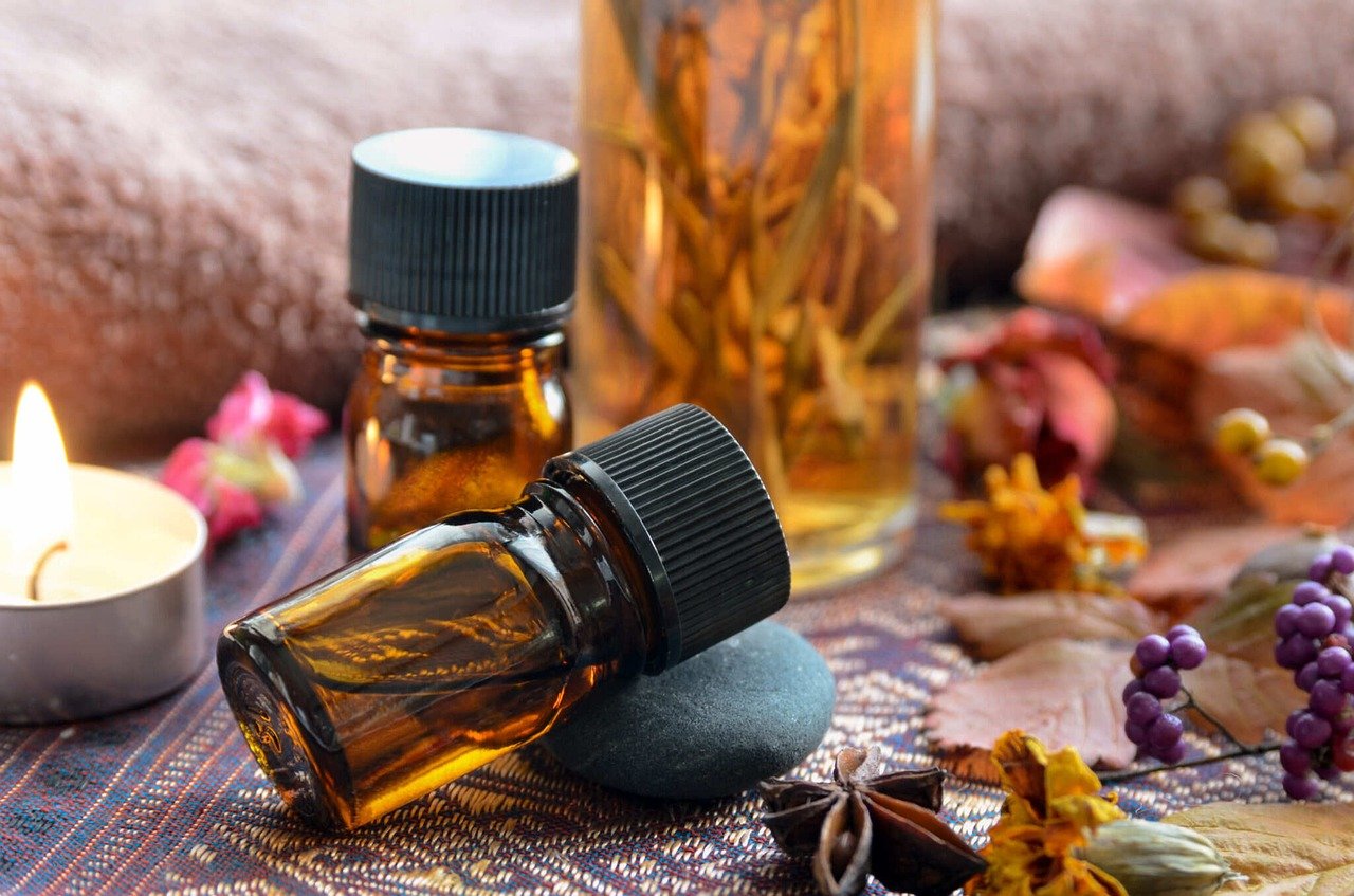 essential-oils-8373959_1280 essential oil for aromatherapy massage